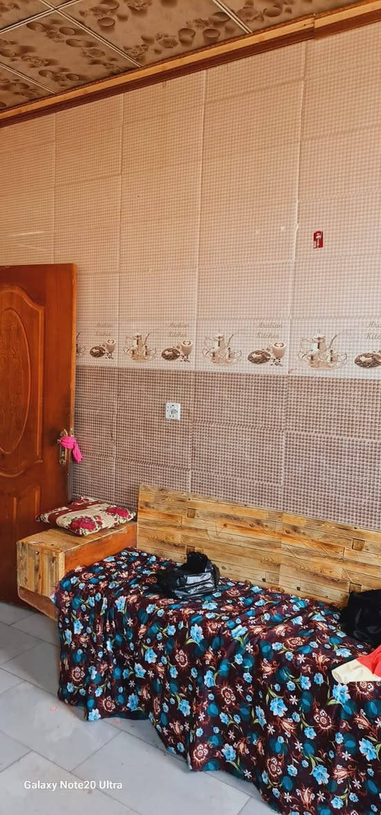 *🔥 للبيع مستعجل 🔥*  
*🏠 بيت طابقين 200م طابو زراعي سند 25 تحويل مباشر*

📍 *العنوان:* البكرلي الرابعة - قرب جامع المحمدي  
↔️ يبعد عن التبليط أقل من 25م فقط

🧱 *البناء:* طابوك درجة أولى  
🛏️ *6 غرف نوم:* 2 أرضي + 4 طابق ثاني  
🛋️ هول + مطبخ + استقبال  
🚿 صحيات داخلية وخارجية

💵 *البيت مؤجر حالياً بـ 400 ألف شهرياً*  
💰 *السعر:* 145 مليون وقابل  التفاوض البيت  البيع والمروس اب بيت  اب ناحيه ابوغرق  
✅ نستقبل كافة العروض

📞 *للاستفسار:* *********** حلة, بابل
