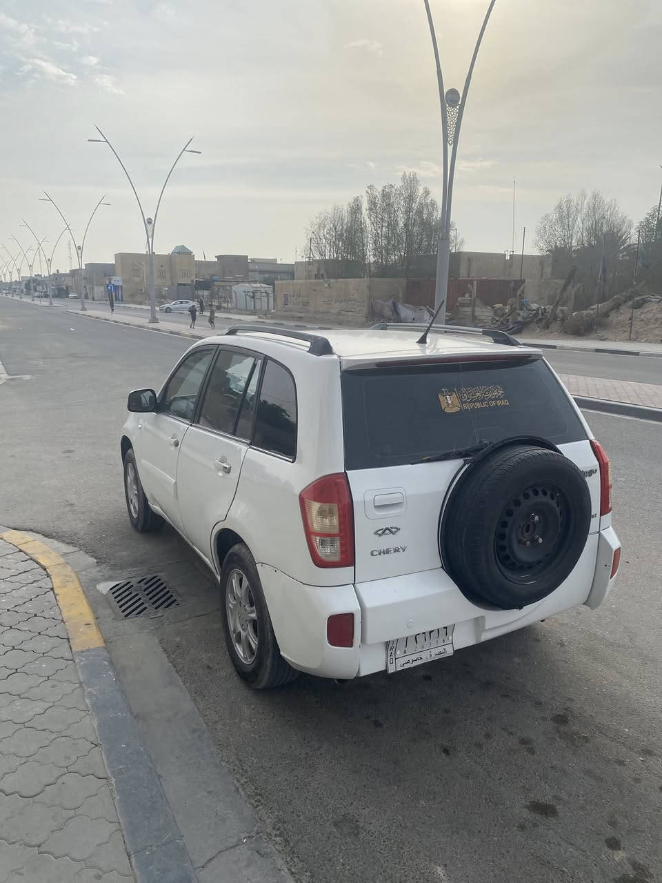 تيكو 2013 رقم بصرة بأسمي
مكينة جديدة قبل شهرين شديتيها خير من الله حدادة 75‎%‎ 
السيارة مصبوغة عام بيها بارد بالجاملق الامامي والباب خلف السائق مبدل سيارة جازة من كهربائيات وتبريد لايت زنون سستم صوت وشاشة 
عنواني البصرة الزبير الشراي يتصل 
***********
