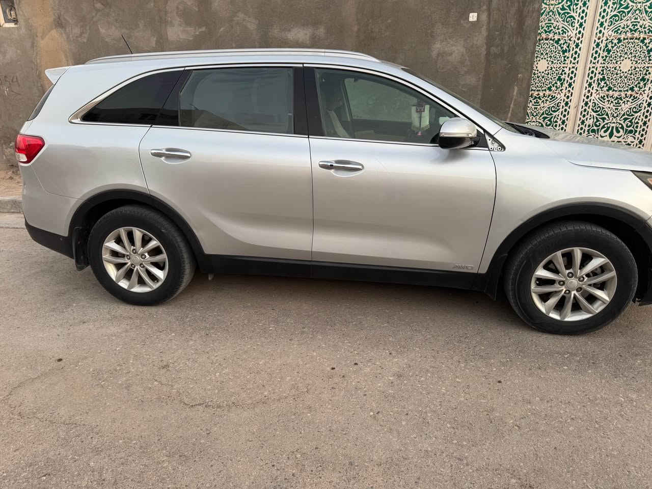 سورنتو وارد امريكي موديل 2016 
حادثها خفيف جداً طرف الجامغ وطرف البنيد بس بدون دواخل والباقي كفاله
محرك 2400 GDI تيربو اقتصادي وسريع 
5 راكب شاشه تحكمات بالستيرن كشنات جلد تدفئه بالكشنات دواخل بيجي شاشه كبيره اشاير بالمري
السياره جاهزه بدون اي نقض دينار ماتصرف عليها جاهزه من حداده وتخم تاير و محرك وگير وتبريد وكلشي
رقم واسط باسمي
سعرها 160 
عنواني البصره / القرنه
*********** القرنة, البصرة
