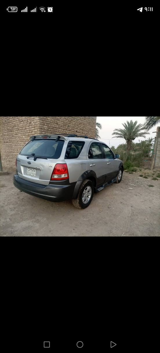 السلام عليكم سورنتو موديل ٥ سيارة خير ان الله وارد أمريكي تختها بنيد مامصبوغه السياره بيه جراد ترايك وين متريد الشراي يتصل ***********
