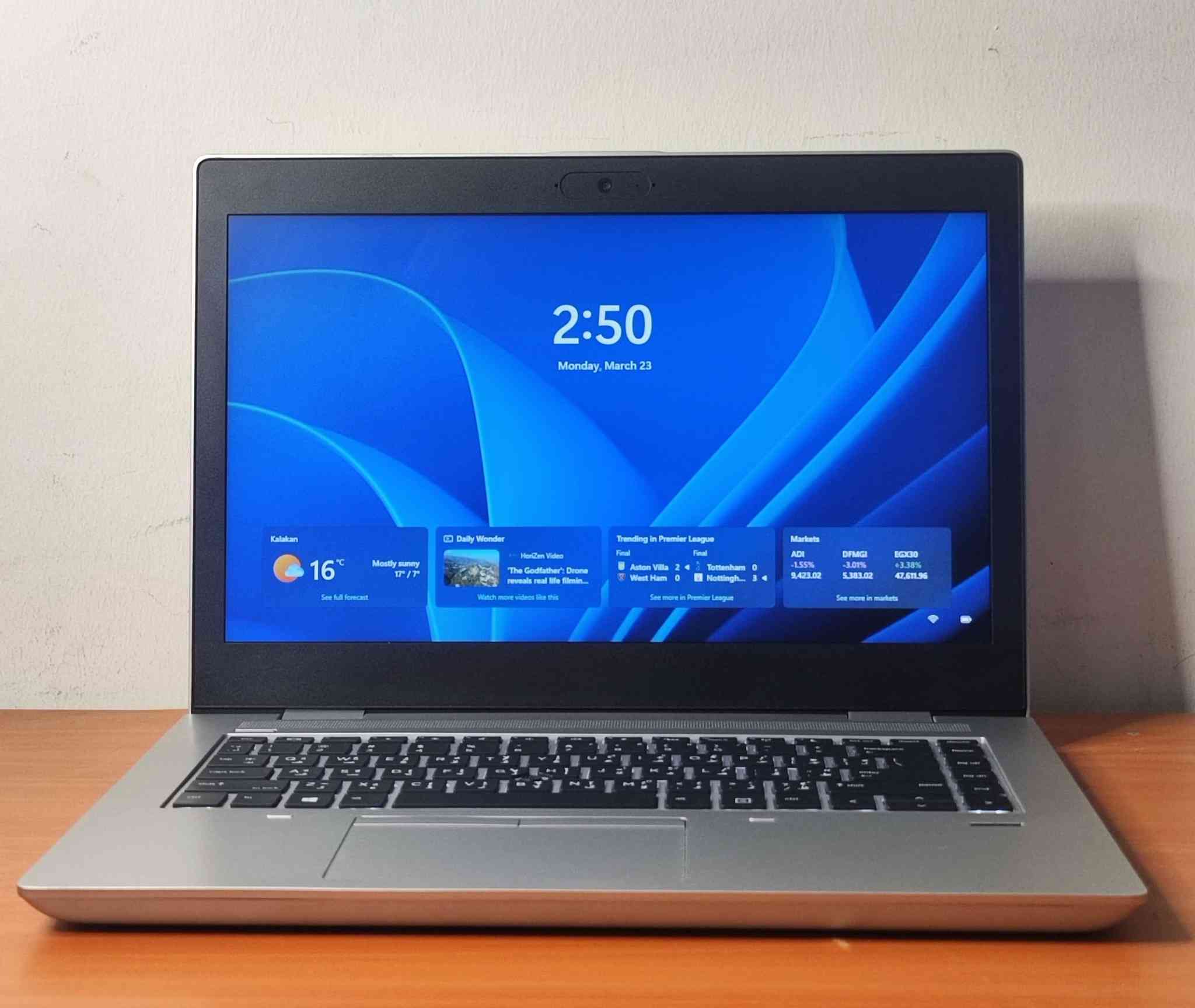 لابتوب HP سلفر 
للتصميم والدراسة والتصفح والالعاب المتوسطه 
يشغل اتوكاد ثري دي ماكس وماتلاب وورد اكسل وغيرها
معالج رايزن 5 برو 2500 اقوة من جيل 10 من انتل
رام 8
هارد 256 ssd سريع
حجم الشاشة 14 
كيبورد عربي انكليزي 
كيبورد ضوئي (ليزري)
سلم نحيفة وخفيفة الوزن 
بطارية ممتازه 
منفذ تايبسي
منفذ HDMI
منفذ لان 
جميع المنافذ متوفرة 
السعر 300 الف 
متوفر توصيل


**إذا كنت صاحب هذا الإعلان وتريد حذفه لأي سبب، رجاءا أرسل رسالة إلى الدعم الفني**