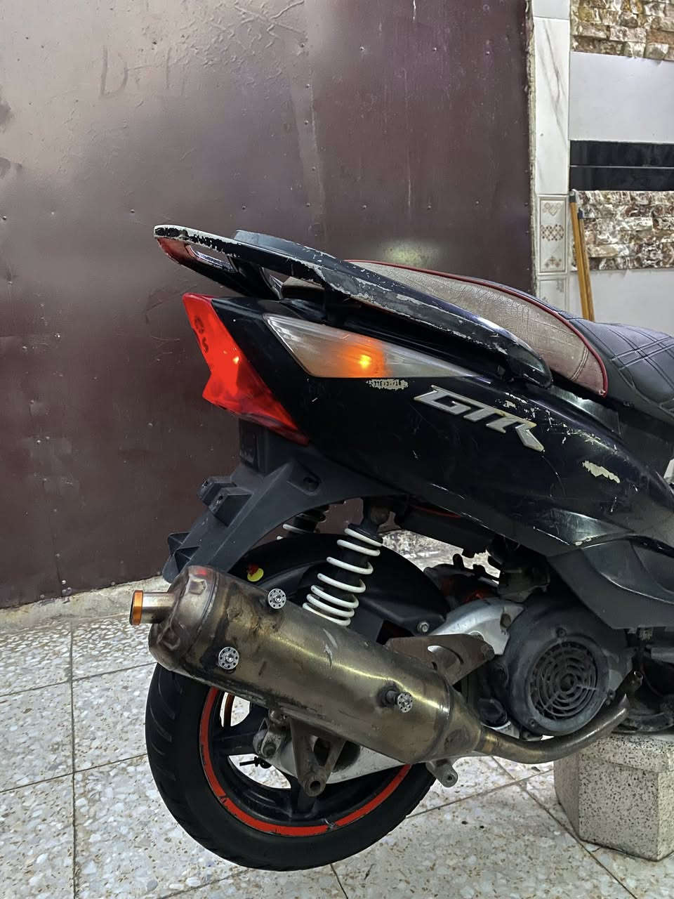 السلام عليكم للبيع دراجه سكنس ثعلب مكينه سكنس بيها دراجه بيها مكينه 63 كور مسح فايف وان كابريتر قفاز اصليه كلجات رياضيه صالنصه صجميه سلف ترجية بكل وقت ربع نكره مكينه هاون وبطله دراجه شلعه ومعدل وجعره دراجه ممعروف معدلها مفتوح قويه كلش  السعر 550رحمه على والديكم للبعض الميعرف بيهن ليتصل ولايراسل دراجه بايعها بفلوس الغراض البيها الله شاهد خواتها بذاك سعر وبالعافيه عل ياخذها مال موسم 🔥❤️مكاني بغداد الدوره شارع 60رقمي ***********
