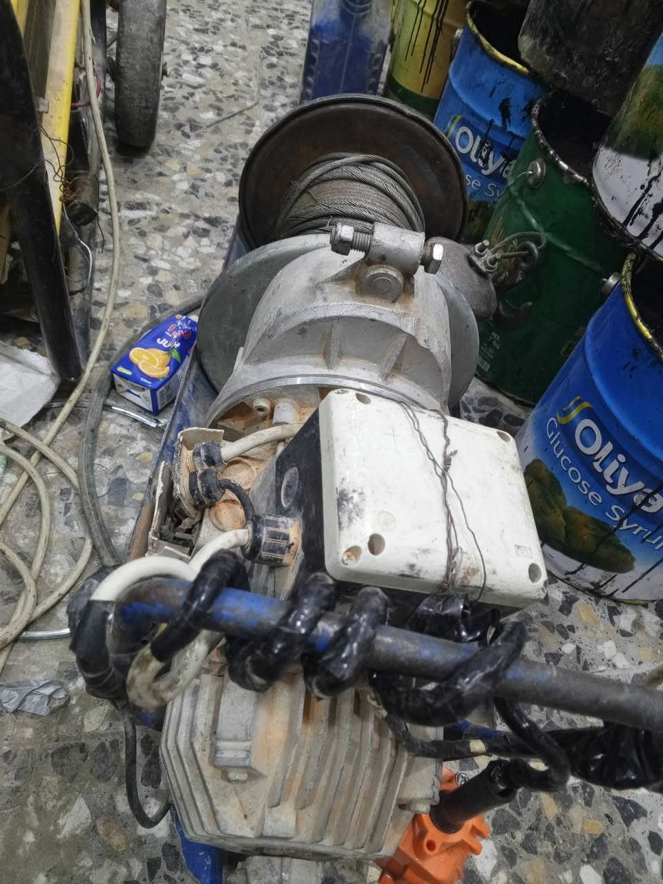 عندي موطور ونج يطالي للبيع السعر ٣٥٠ بي مجال قليل بغداد التاجي ***********.***********
