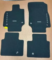 لبيع تخم أرضيات اصلي مال سيارة تويوتا كراون من موديل 2023 _ 2025 المكا...