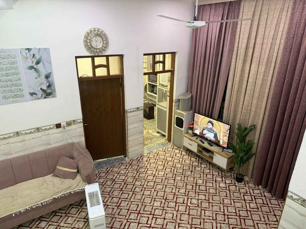 دار سكن طابو صرف في حي ( الكرار ) 
امام ساحة ( خظراء ) 
مساحة ١٥٠ م 
بناء طابوك - صب كونكريت 
صحيات داخلية + خارجية + غرفتين نوم 
بناء ( درجه اولى ) 
تحويل ( مباشر ) - خدمات - ماء - كهرباء 

للاستفسار مراجعة مكتب ( غيدان ) للعقار  
واسط - الزبيدية - مقابيل حي ( الصناعي )  
***********  
*********** محمد سيد غازي
