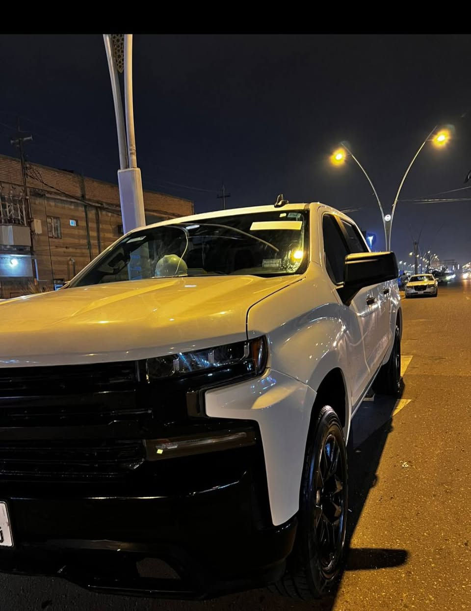 🚨 فرصة للبيع – سلفرادو 2021 كوستوم 🚨
إذا تريد بيك أب قوي وشكل وهيبة بالسعر المناسب، هاي فرصتك 💪
🔹 محرك 2.7 لتر 4 سلندر تيربو (عزم قوي وصرفية اقتصادية)
🔹 قير أوتوماتيك 8 سرعات
🔹 دفع خلفي (تو ويل)
🔹 اللون: أبيض
🔹 وارد أمريكي
🔹 حادثة جامِلق (مصلّحة أصولي وجاهزة للاستخدام)
✨ المواصفات الكاملة:
✔️ شاشة لمس كبيرة
✔️ Apple CarPlay & Android Auto
✔️ كاميرا خلفية
✔️ تحكم بالسكان
✔️ مثبت سرعة
✔️ بلوتوث + USB
✔️ نظام مانع انزلاق
✔️ جنوط ألمنيوم
✔️ وسائد هوائية متعددة
✔️ مكيف قوي جداً
سيارة مرتبة، مناسبة للعمل أو الاستخدام اليومي، محرك التيربو معروف بعزمه القوي وسحبه الممتاز 🔥
📍الموقع: البصره /ابو الخصيب #رام #جمسي #تاهو #سلفرادو #امريكي #العراق #البصره #سيارات #رمضان 
💰 السعر: (225$)
السياره ماشيه 39mil
📞 للجادين فقط اتصال أو خاص
***********
السياره رقم بصره بسمي
