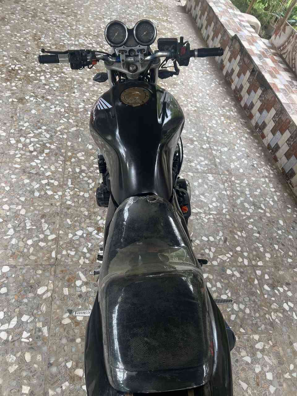 Cb400
هايبر ١٦ ولف أوراق كامله مدفوع كمركها.مكينة كير مكفوله نكره بكل وقت كهربائيات كلها شغاله علياها ادامه بلكات ومجاول وزنجيل ومي راديتر بيها نقوصات كلش بسيطة 
عنوان بابل سدة الهندية ***********((السعر ١٤٠٠))
وبيها مجال قليل
