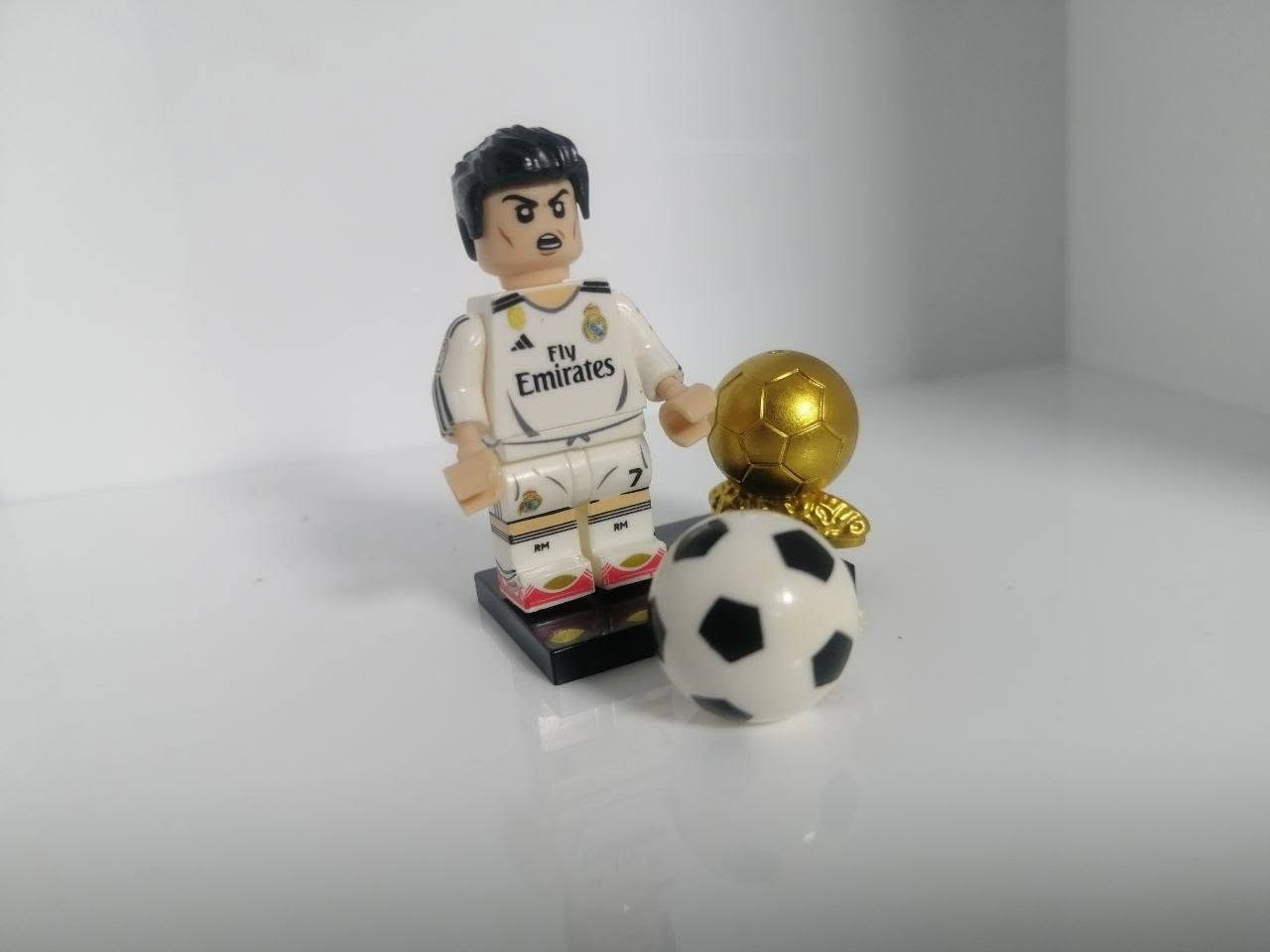 مجسم كريستيانو رونالدو مختلفه مع الانديه التي لعب بها العدد ٩ قطع


**إذا كنت صاحب هذا الإعلان وتريد حذفه لأي سبب، رجاءا أرسل رسالة إلى الدعم الفني**