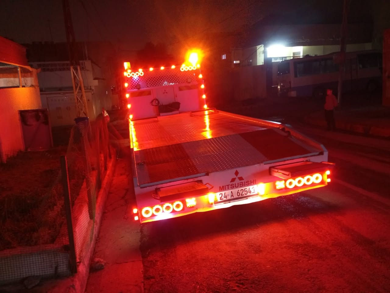 سلام عليكم اخواني الاعزاء عندي هاي الكنتر موديل 2014 سيارة كفالة عامة رقم سنوية كلو جدد *********** سعر 230ومجال عنوان دهوك
