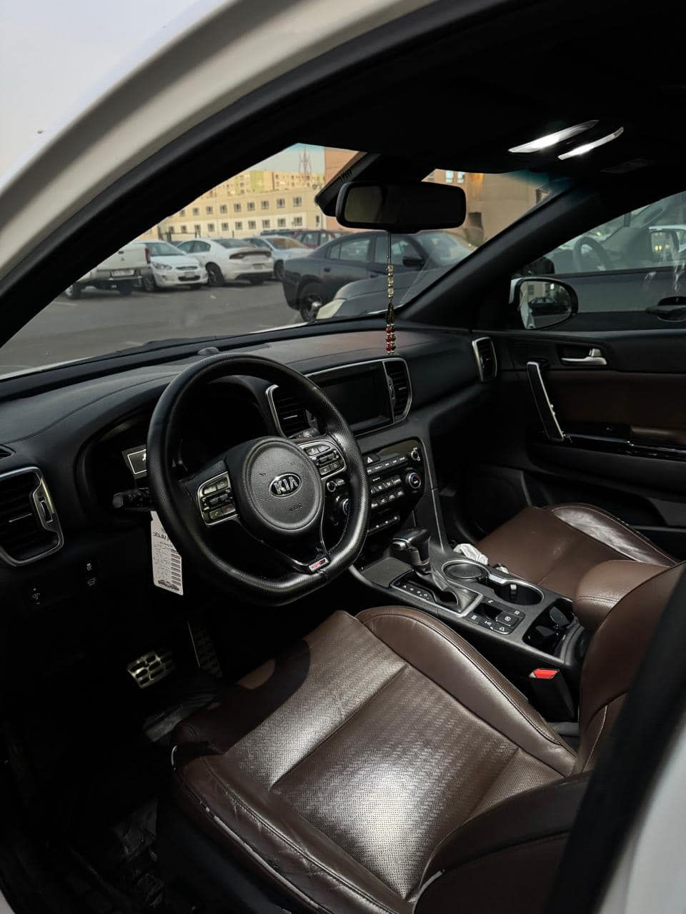 السلام عليكم كيا سبورتج جي تي لاين 2018 للبيع 
خليجي السيارة مكفولة كفالة عامة ماشية 72 الف كيلو
محرك 2400 جي دي اي  كير مكينة حدادية كلة جديد سيارة مامتعوبة وحيل جديدة رقم بغداد الانكليزي تحويل بشرط تبريد ثلج فول مواصفات بنوراما كشنات جلد تدفئة تبريد بالكشنات تحكم ستيرن جهتين حساسات امامي خلفي كامرة وشاشة بلادية وشاير بالمري صالنصات دبل كزوز بلادي ثلاث أنظمة قيادة ايكو ونورمال وسبورت ومعروفة مواصفات جي تي لاين والسيارة أكرر جديدة واستعمال شخصي مكاني بغداد بسماية سعرها 197 وبيها مجال بسيط للاستفسار اكثر  ***********
