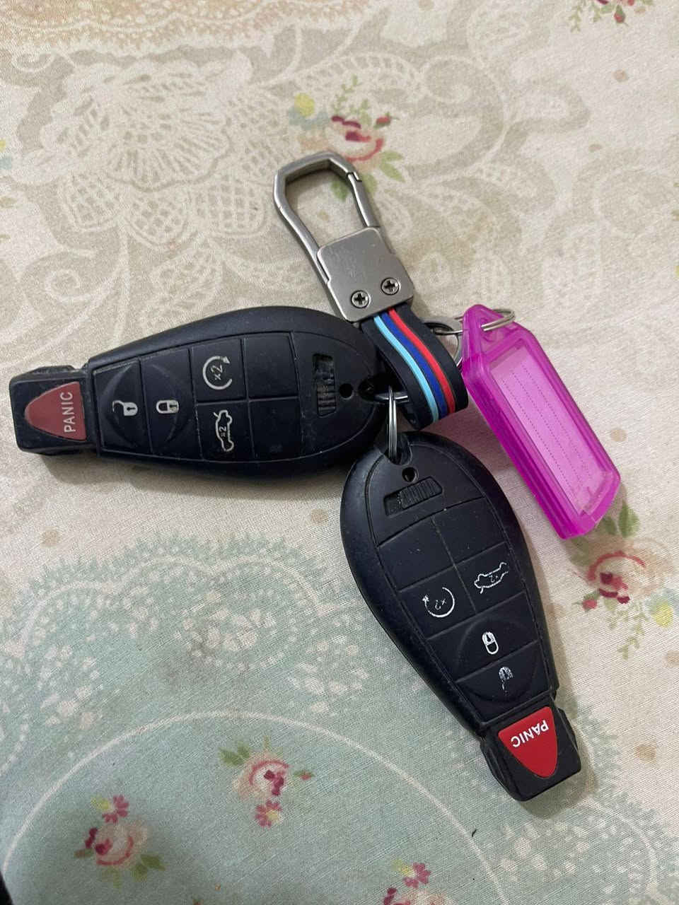 السلام عليكم
🚙 للبيع جيب جراند شيروكي 2013 وارد خليجي – لون أبيض السيارة نظيفة جداً واستعمال شخصي وباسمي، تحويل فوري ثاني يوم رقم بغداد – مشروع وطني المكان: الأنبار وبغداد
🔹 الممشى: 134 ألف كم فقط
🔹 محرك 6 سلندر المرغوب
🔹 كير ومحرك خير من الله
🔹 تبريد ثلج
📌 ملاحظات الفحص: تبديل باب السائق صبغ قرب البك لايت الخلفي الأيمن حسب السونار باقي السيارة نظيفة جداً جميع الإيرباقات (Airbags) وضع شركة
✨ المواصفات:
• بصمة تشغيل (عدد 2 مفتاح)
• تشغيل عن بعد
• بصمة أبواب
• تحكم ستيرن + مثبت سرعة
• داخلية جلد لون ماروني
• تبريد قطعتين
• شاشة قلاب
• كامرة خلفية
• زركات لايت أمامي
• مانع انزلاق
• إشارات بالجاملق 
• لايت زينون
• فتحة سقف كهرباء
• حساس تايرات
• تايرات جديدة
• ماوس وضعيات القيادة: أوتو (تلقائي) – ثلج – سبورت (رياضي) – رمل/طين – صخور – دفع رباعي منخفض (4WD Low) – نزول المنحدرات
السيارة جاهزة وما بيها أي نقص السعر: (170 ورقة ) وقابل للنقاش بالمعقول 📞 للاستفسار: *********** التواصل على الخط + وتساب فقط
