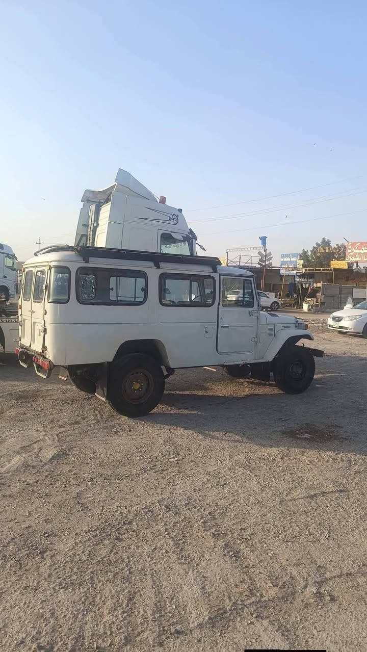 السلام عليكم
لاندكروز عكرب ستيشن للبيع مودي83كير او مكينة بطة جدد رقم انكليزي كربلاء باسمي 
 مكانهة  واسط العزيزية السعر 50ورقة
للاستفسار الاتصال على الارقام.
***********
***********
