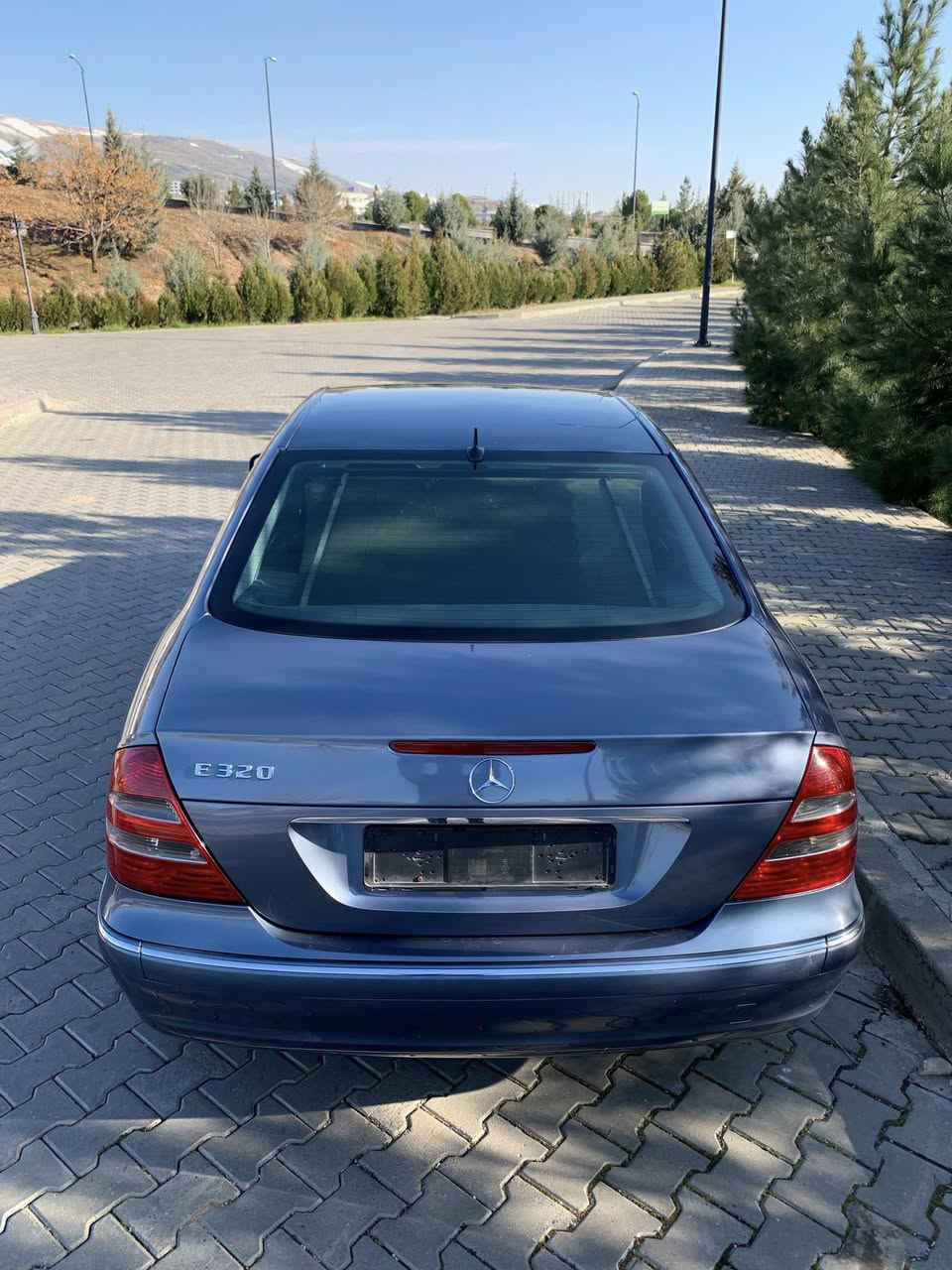 مارسیدیس e٣٢٠ ٢٠٠٣
سه‌یاركه‌ ئه‌وروپییه‌ مه‌نفه‌یست ابراهیم خلیل 
مه‌كینه‌ ٣٢٠ ٦ پستۆن 
په‌ردوه‌ كوشن هیته‌ر . سیدی بۆكس 
بۆیاخ سه‌قف حیزام به‌شه‌رت 
سه‌یاره‌كه‌ له‌ سلێمانییه‌ 
سعری ٨٠ و مه‌عامه‌له‌
***********
