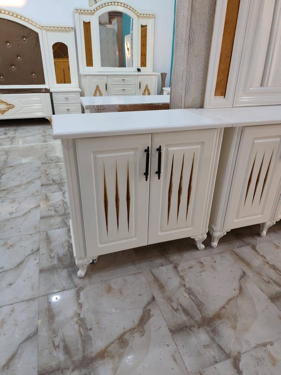 متوفر انواع الغرف العراقيه
التصميم تركي الخشب بلوك 
كل الغرفه 
العنوان ناصرية 
***********
