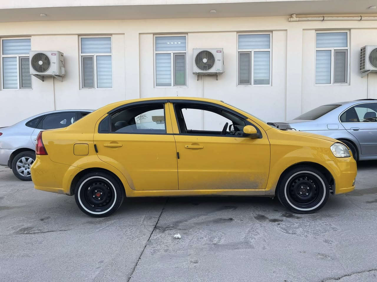 سلام عليكم سياره افيو مديل 2009 كوري
كرير ومحرك صالي 5تيام  من  شديت جدي مال كصه 
طخم جديد ستيرن +بور كلو جديد كلو جديد وشغال السياره 
ما نقصها بلغي سيتم سمعات شاشا طخم تاير  السياره ما بيها ضره شي خفيف  بل صندوك ما وصل حوض شغلو وطلع على الشارع السياره سعرها 60 وبيها مجال لطيبين السفسار اكثر (***********) رقمها بابل المكان موصل المشراي لا يكسر بحلال الناس وشكرا للجميع ❤️
