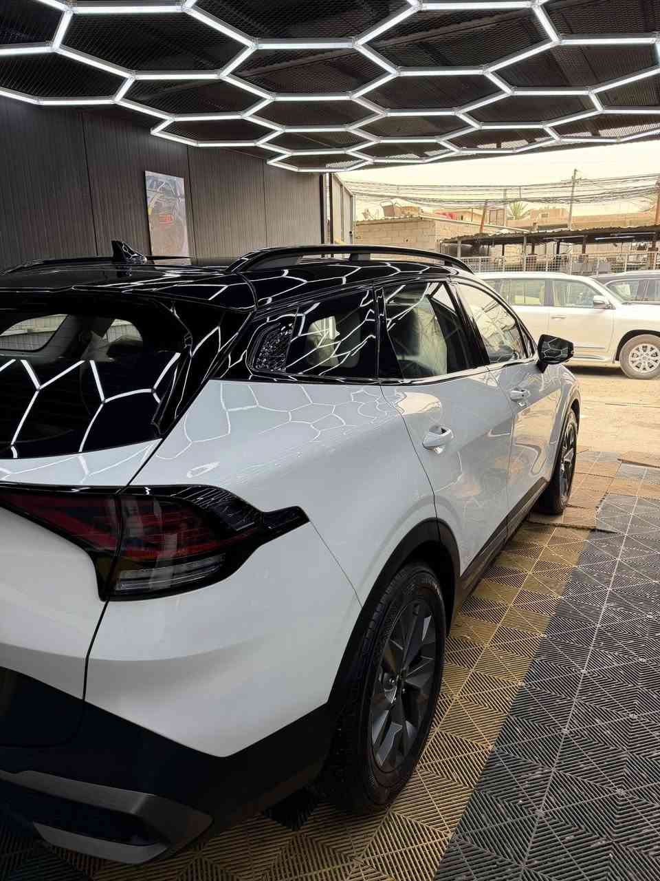 السلام عليكم
سبورتج 2022 هايبرد وارد الصين مكينه 2.0 فول 1/1 
ماشية ٢٤ الف بحاله الوكالة بيها فقط بارد بالجاملغ الامامي بسيط كلش 
***********
