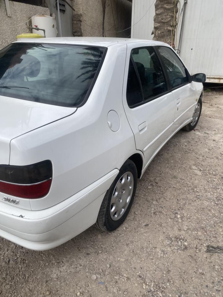 بيجو ٣٠٦للبيع سياره خير من الله الف متصرف عليها كهربائية كلها بلادي بسمي هزه جديده تبريد شغال مابيها نقص 
السعر٥٠
***********
