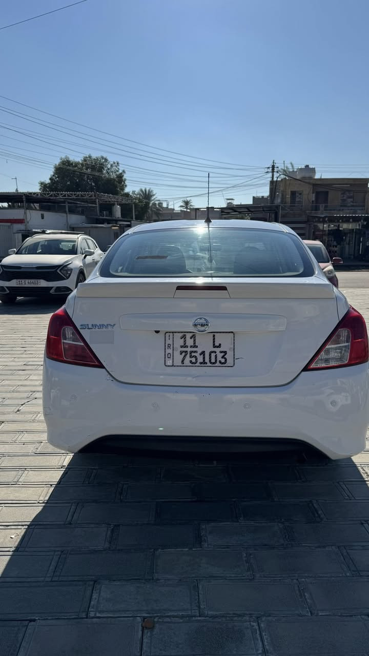 السلام عليكم 
نيسان سني هندي موديل 2021 
ماشيه ١١٦ الف
سياره حلوه نظيفه
بدون لا صبغ ولا بارد
فقط طخات
مكاني بغداد 
***********
السعر١١٨ وبيها مجال قليل
