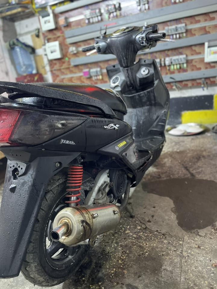 سلام عليكم سكنس فحل دراجه حلو ومشيه يخبل بيه صالنصه رياضي وبيه يدات بريك رياضي
دراجه ( قفل قفل 450 ) مكاني حي اور 
***********
