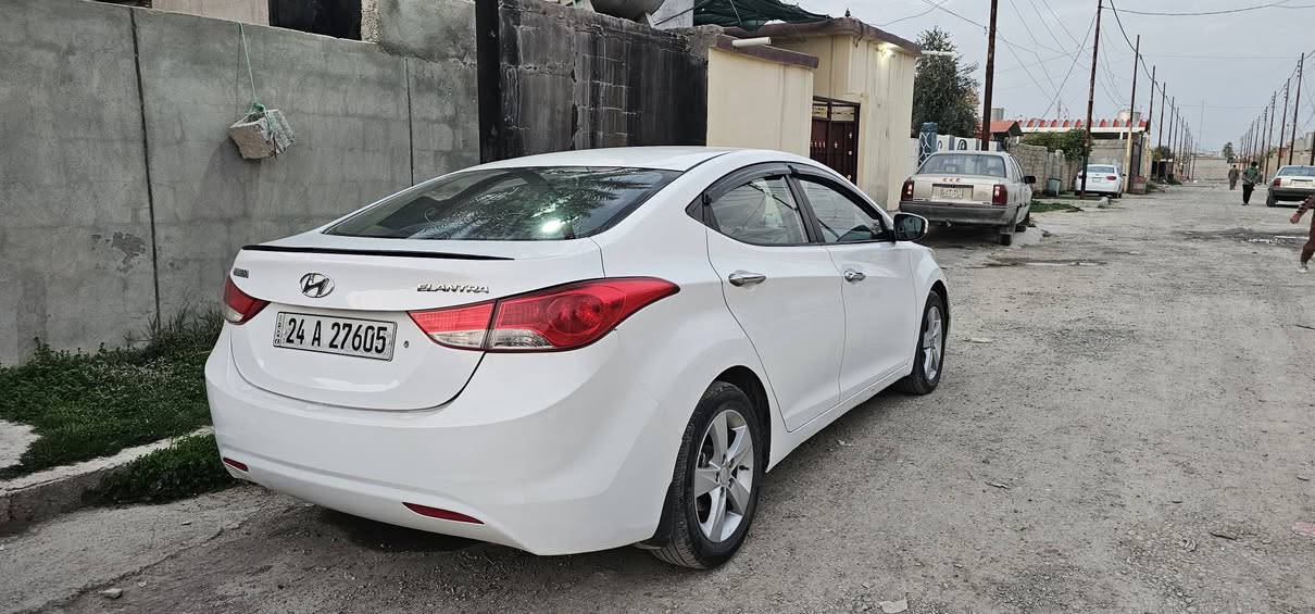 مكلف بل نشر اتصل بصاحب السياره
السلام عليكم الانترا 13  محرك 18 خليجي بدون صبغ  فقط ملاحظات بارد رقم وهزه جديد بسمي لل 31 السعر 117 وبيها مجال ***********    بيع فقط
