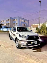 هايلوكس موديل 2022  ٤ سلندر 2.7  ٤x٤ دبل قمارة   شاشه لمس  كشنات تدفئة...