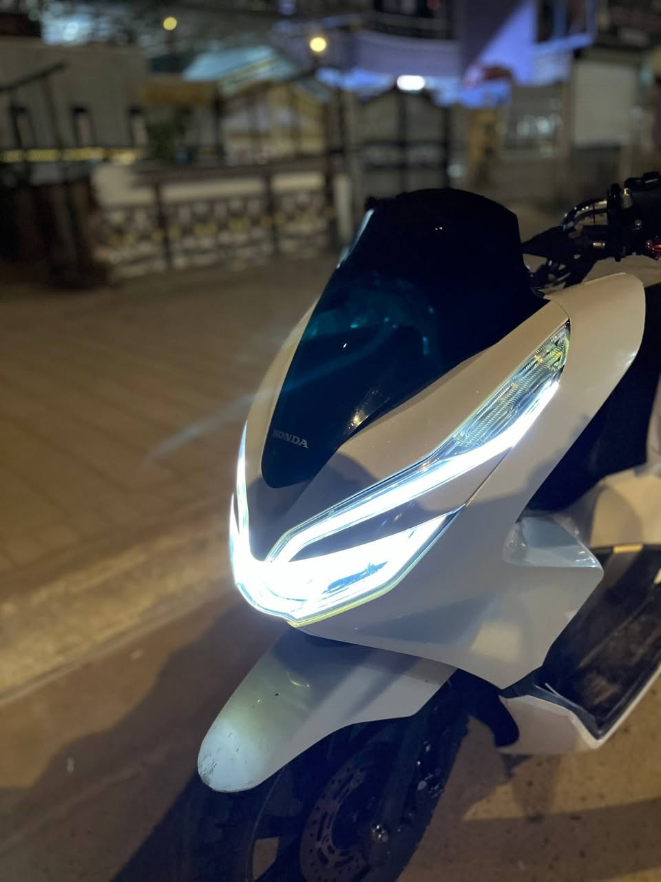 السلام عليكم
بيع مستعجل pcx  جيل ثالث وارد كوري قبل شهر منزلها من مجمع الطيف وارد كوري كوري كفالة عامة ماعدا الكفرات بيها شخوط بسيطة ماشية 16 الف بيها تدفئة يدات تخبل مابيها اي نقص الشراي يتواصل وياي على

واتس : ***********
