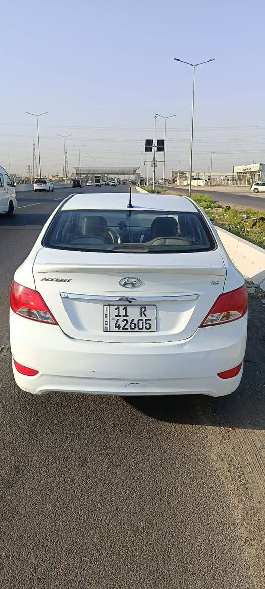 السلام عليكم 
اكسنت موديل 2017 خليجي
ماشيه السياره 135k قابل للزياده
1600مكينه دبل قطره 
شاشه اندرويد
فول موصفات 
فتحه بالسقف 
اشاير بالمري
رقم بغداد دولي الجديد بأسمي سنويه وهزه جديدات   
ويل كب 
السياره بيها دوشمه جديده وارضيه جلد 
كير ومكينه مكفولات 
السياره حداديه صدر جديد كامله
دسكات جديدة مكان السياره بغداد الشعب الاصلاح السعر ١٠٠$ للاستفسار *********** بغداد, العراق
