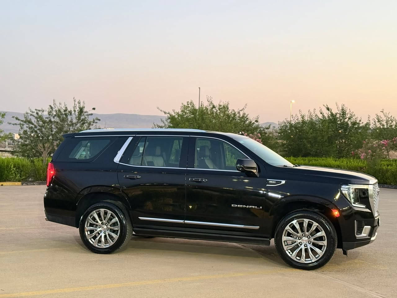 ﷽
‏‎ماشاءالله تبارك الرحمن 
للبيع جيمسي 2023 
Yukon Denali 
انضف دنلي ب هذا موديل
ماشيه فقط 40 الف كيلو حقيقي 
ضمان شركه منصور ٥ سنوات و سيرفس بلاش 
كير ، محرك كهربائي كل بشرط 
سياره مكفول كفاله عامه حتى دعاميات 
محرك ٦٢٠٠ ، كير ١٠ نمر 
‎فول موصفات 
مواصفات كادلاك 
‎داتا شو كبير ، رادار جانبي خلفي امامي ، رادار ،مانع تصادم  امامي ، رادار مانع تصادم خلفي ، خمس كامرات ، خمس بصمات
كشنات تبريد تدفأه خزن وكهرباء ، كشن رجاج تحذير ، كشن خلفي تدفئه ، كشنات الخلفيه كهرباء ، لون الكشنات قهوائي اسبريسو مميز جدا ، جنطه كهرباء
شاشات خلفيي 🖥️ ، ستيرن كهرباء ، بانوراما ، كيجات شاشة الكتروني . دوسات كهرباء ، فور ويل ، اربع انضمه قياده ، جكات
‎ جمسي دنالي اعلي فئه ب جمسي
‎ثلاجه ، شاحن ويار ليس
مكان / سليماني 📍 
رقم تليفون 📞 ***********

