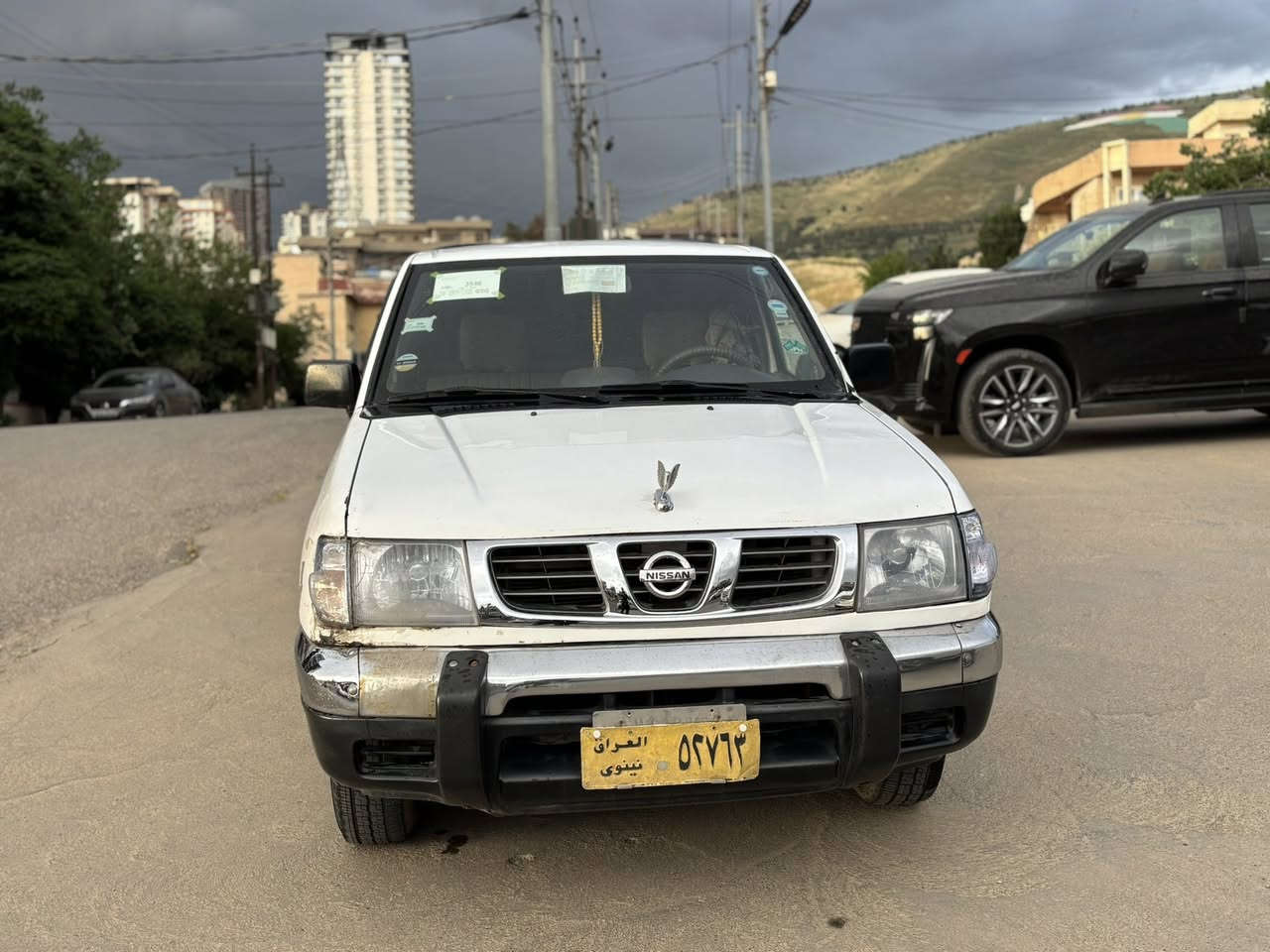 نیسان تاک ٥ قولاپ ٢٠٠٢ تەبریدە ئاڕمی هەولێرە  ١ پارچەی بۆیاخە دەرگای سەیەقی لەگەل دوو سئ پەڵە بێ دەعم و ناو گرتن پێش و پشتی کەپسە بە شەرتی گێڕ و مەکینە و ئەکسل سەیارەکە جایزە و هەموو گیانی بە شەرت سەیارەکە بئ عەیبە و بێ مەسرەفە سەیارەی مەعرەز نیە سعری ٨٠ گەڵا و مەجالیشی تیایە*********** شوێن سلێمانی

