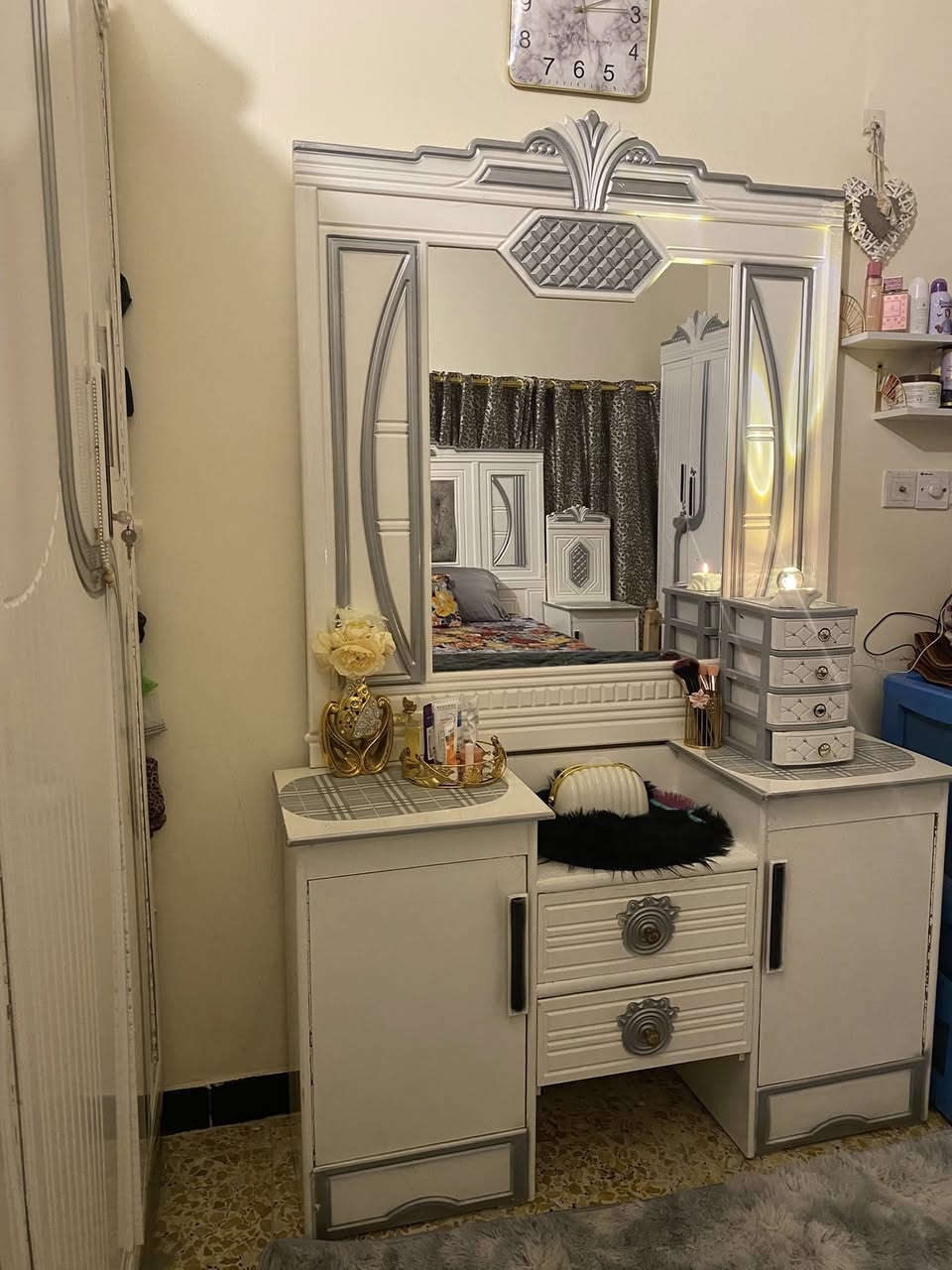 السلام عليكم
غرفة نوم نفرين كلش كلش نضيفة وجديدة
خشب صاج صبغ حراري 
افتح وشد الفين مرة عمل عراقي وثكيلة تكمة 
سرير البطن مالة خشب جام مع الدوشك 750
مكاني بغداد  العضمية 
قياس سرير 160(×200


**إذا كنت صاحب هذا الإعلان وتريد حذفه لأي سبب، رجاءا أرسل رسالة إلى الدعم الفني**