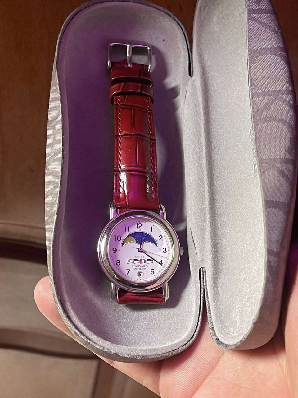 سلام عليكم ساعة فنتج ياباني قديم
كلاسك نضافة تامة صنعت خصيصة جامعة هارفارد اليابانية 
ساعة تحتوي على مراحل شمسي قمري 
عرض منفذ تاريخ 
سنل ستيل 
قطر 34فنتج 
سعر ٤٥
عنواني بغداد الدورة يوجد توصيل بغداد ولكل العراق 

***********
