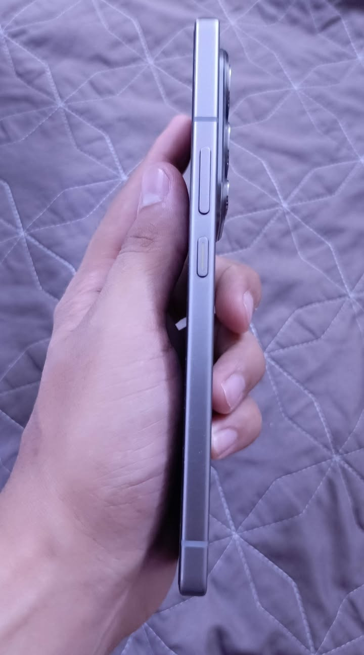 جهاز انفنكس نوت ٥٠ برو | Infinix Note 50 Pro
كامل الملحقات ( شاحنة سلكية 90W ، شاحنة لاسلكية 30W ، كفر اصلي + كفر هدية ، سماعة اصلية + لاصق جلاتين هدية ، كارتونة )
النظافة : جيدة ( خدوش خفيفة مع نقرات قليلة بالشاصي ) 
* كل شيء موضح بالصور .

الذاكرة : 256GB
العشوائية : 8GB + 8GB
السعر : ٢٥٠ الف قفل وبدون احراجات

التواصل عن طريق الماسنجر او عن طريق الهاتف :
*********** ( لا يوجد واتساب )

المكان : بغداد / حي الاعلام

يرجى عدم الاتصال اذا لم تكن جاد بطلب شرائك وشكراً .
