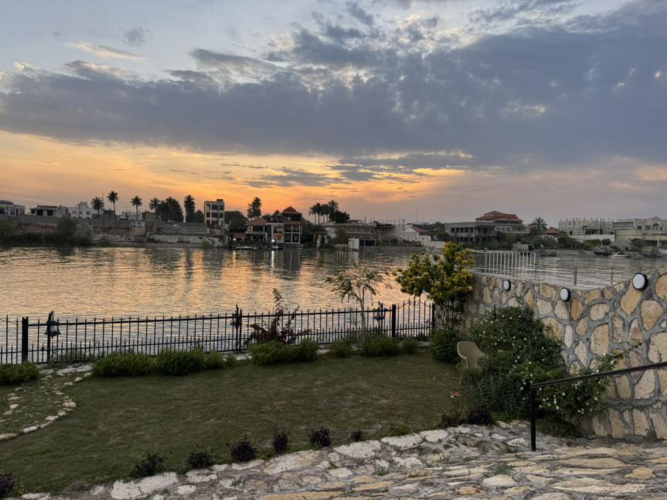 🌴✨ مزرعة مارڤيا الشاطئية ✨🌴
استمتع بأجمل الأوقات مع العائلة والأصدقاء في أجواء طبيعة وإطلالة ساحرة على نهر دجلة 💙

🔹 التفاصيل والخدمات:
🏊‍♂️ مسبح كبير مناسب للكبار والأطفال (5×14)
🌳 4 حدائق بإطلالة مباشرة على النهر
🎉 صالة مناسبات عملاقة تتسع من 50 إلى 80 شخص
🪑 جلسات خارجية مريحة
🍳 مطبخ متكامل
🔥 أماكن مخصصة للشواء
🎠 ألعاب أطفال (مراجيح + زحليقة)
🎮 لعبة الفيشة + مناضدة
🚿 حمامات عدد 2
⚡ كهرباء 24 ساعة
🚗 كراج يتسع لـ 10 سيارات

✅ المزرعة موثوقة على تطبيق "أجرلي"

📞 للحجز والاستفسار (واتساب): ***********

✨ مكان مثالي للراحة، المناسبات، وقضاء وقت ممتع بعيد عن ضوضاء المدينة
