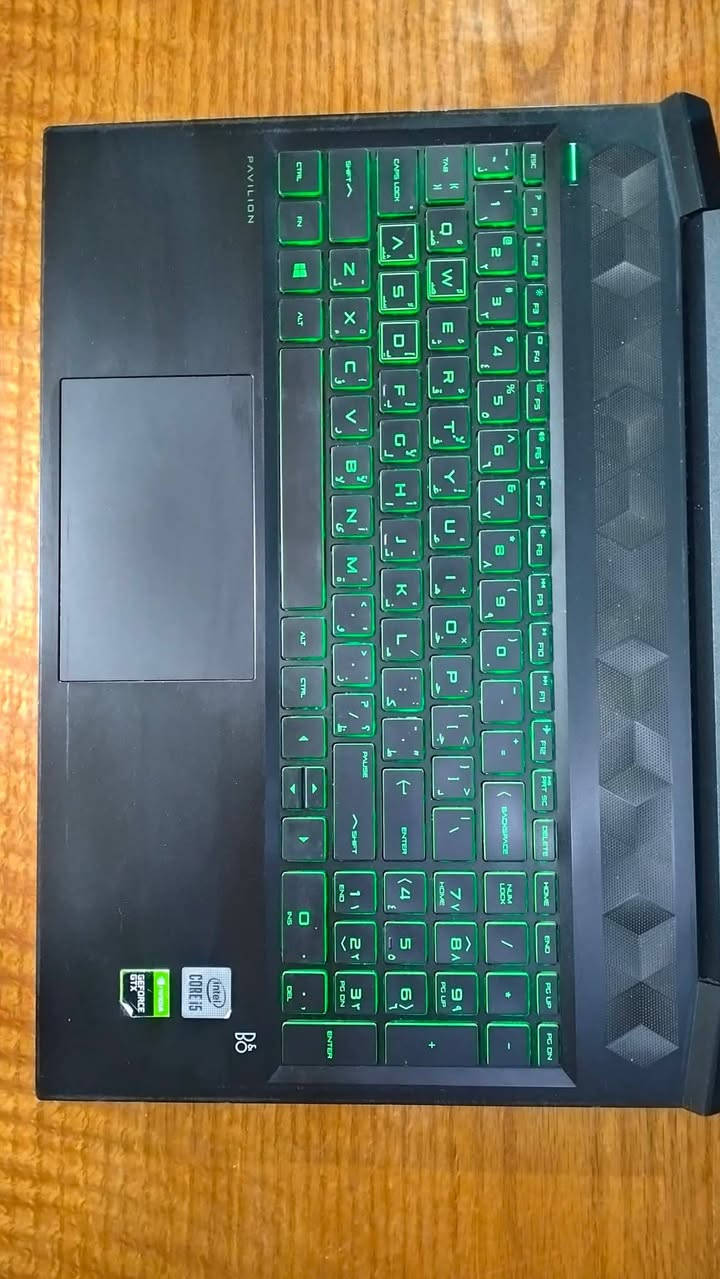 🎮 HP Pavilion Gaming 16-a0021ne
لابتوب جيمينج عملي بشاشة كبيرة 16.1 بوصة وأداء قوي بكارت GTX 1650، مناسب للألعاب والاستخدام اليومي والتصميم الخفيف.

━━━━━━━━━━━━━━━━━━━━━━

🔵 المعالج
Intel Core i5-10300H

💪 4 أنوية / 8 Threads
🔥 من فئة H للأداء العالي
🎮 مناسب للألعاب المتوسطة والبرامج الثقيلة نسبياً

🔵 الذاكرة (RAM)
8GB DDR4

⚡ أداء جيد للاستخدام اليومي
🔧 قابلة للترقية لتحسين الأداء

🔵 التخزين
128GB NVMe SSD
+
500GB HDD

🚀 سرعة في تشغيل النظام بفضل SSD
💾 مساحة تخزين إضافية كبيرة للألعاب والملفات

🔵 الشاشة
16.1 بوصة IPS Full HD
دقة 1920×1080

📺 شاشة كبيرة ومريحة
✨ ألوان جيدة وزوايا رؤية واسعة
🎯 مناسبة للألعاب والمشاهدة

🔵 كروت الشاشة
Intel UHD Graphics
+
NVIDIA GeForce GTX 1650 4GB GDDR6 🔥

🎮 أداء قوي في الألعاب المتوسطة
🎨 مناسب للتصميم والمونتاج الخفيف
⚡ تجربة أفضل بكثير من الكروت المدمجة

🔵 لوحة المفاتيح
⌨️ Keyboard Backlit (مضيء)

🔵 البطارية
🔋 حالة البطارية: 71%

🔵 النظام
Windows 11 أصلي
✅ يتفعل تلقائياً بمجرد الاتصال بالإنترنت

━━━━━━━━━━━━━━━━━━━━━━

🔴 ملاحظة هامة
يوجد أثر تطبيع بسيط في الشاشة يظهر في اللون الأبيض فقط، ولا يؤثر على الاستخدام أو الأداء.

━━━━━━━━━━━━━━━━━━━━━━

🎮 مناسب للألعاب
💻 الاستخدام اليومي والدراسة
🎨 التصميم الخفيف
🎬 مشاهدة المحتوى

━━━━━━━━━━━━━━━━━━━━━━

🛡️ ضمان شهر كامل
🔄 15 يوم استبدال
🚚 متاح الشحن لجميع المحافظات

🔥 شاشة 16.1 + GTX 1650 + أداء قوي = تجربة Gaming عملية بسعر مناسب 🔥


**إذا كنت صاحب هذا الإعلان وتريد حذفه لأي سبب، رجاءا أرسل رسالة إلى الدعم الفني**