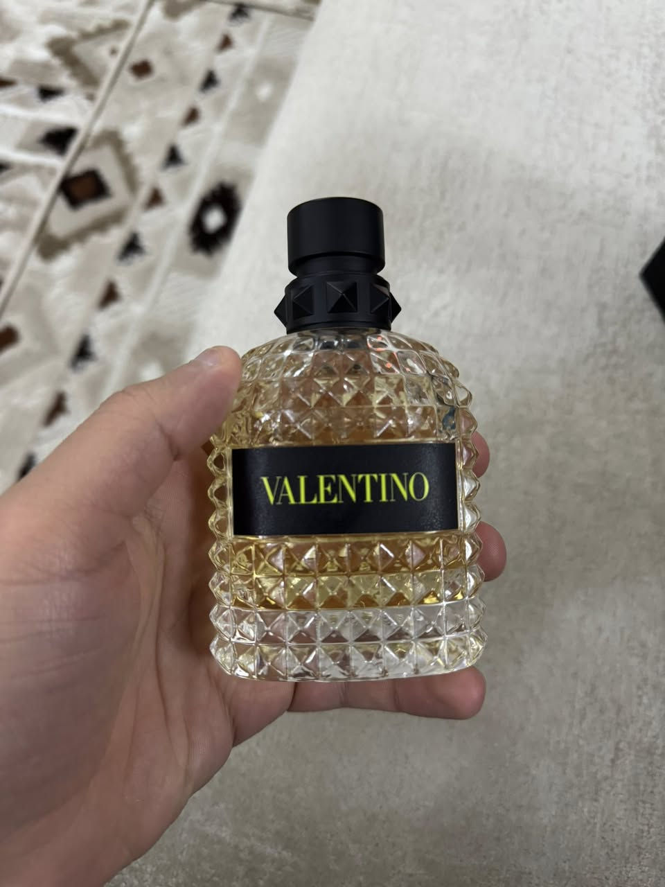 عطر
للبيع عطر فالنتينو  مستعمل مثل ما موضح 

السعر: ٩٠ الف 

العنوان : بغداد الكراده العرصات متواجد من ساعه ٥ العصر الى ساعه ١١ بالليل 

للاستفسار: *********** 

ملاحظه : لا يوجد توصيل ❌
