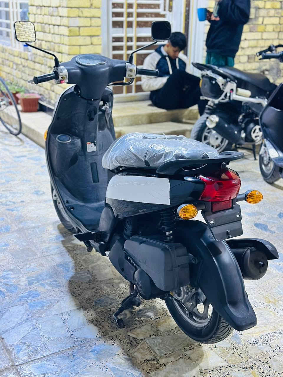 السلام عليكم دراجه فله للبيع
دراجه نصيفه كلشش صار اسبوعين من نزلت من الرمبه 
مكينتها خرسها ناعمه كلشش دراجه جديد اخت الزيرو كفاله عامه كلها بلاديه برغي ما مفتوح موديل 2011 ماشيه 33الف  بيها العنوان ميسان نهاوند قرب البطاقه السعر واتساب المو شراي لا يراسل رجائاً
رقم ***********
