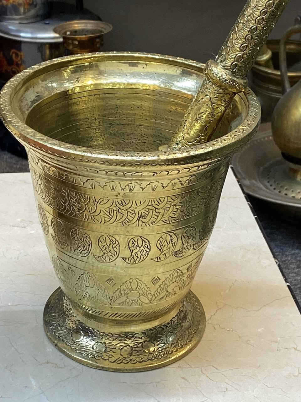 السلام عليكم هاون بغدادي قديم منقوش نقش يدوي قياس ١٩ ونص تحفه ***********
