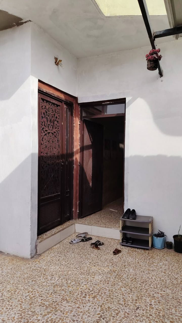 دار للبيع 200متر ركن فول كاشي سيرميك خدمات كامل كهرب مي تبليط انترنيت اضوءي قرب علاه حي صدام منطقت اتسعين قرب مدرسة زرعي بي كرت تمليك سعر 70بي مجال ***********
