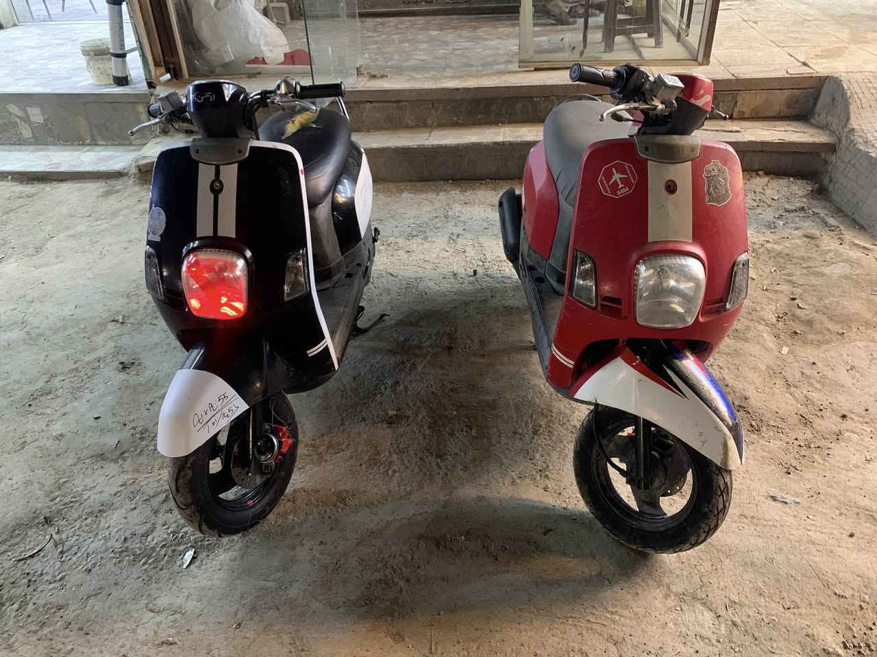 سلام عليكم بوليس كفاله عامه كلشي بيها بلاد مكينه ما مفتوحه دراجه متروكه صاله 8 اشهر بارحه شغلتها طلعت دخانه بيضه شوي كالو دهن وصخ المهم سعرها 525 قفللل مكاني مدينه اوراقها كامله منزلها 1:100 ***********
