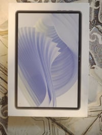 ايباد 1 تيرا • ما مفتوح • شاحن وقلم وايربود