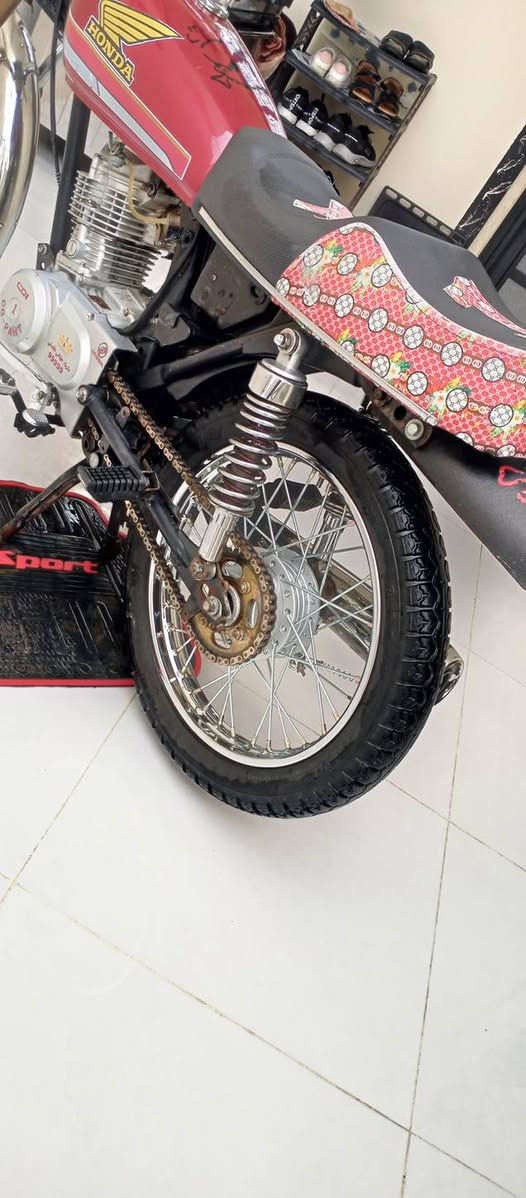 السلام عليكم ماطور للبيع خمس تسعات الماطور جديد كل شيء ما يراد له كله اغراض منامهر السعر 350 وبي مجال بسيط الشراي يتصل على الرقم وموجود خاص*********** الموديل 2015🔥✌🏻
