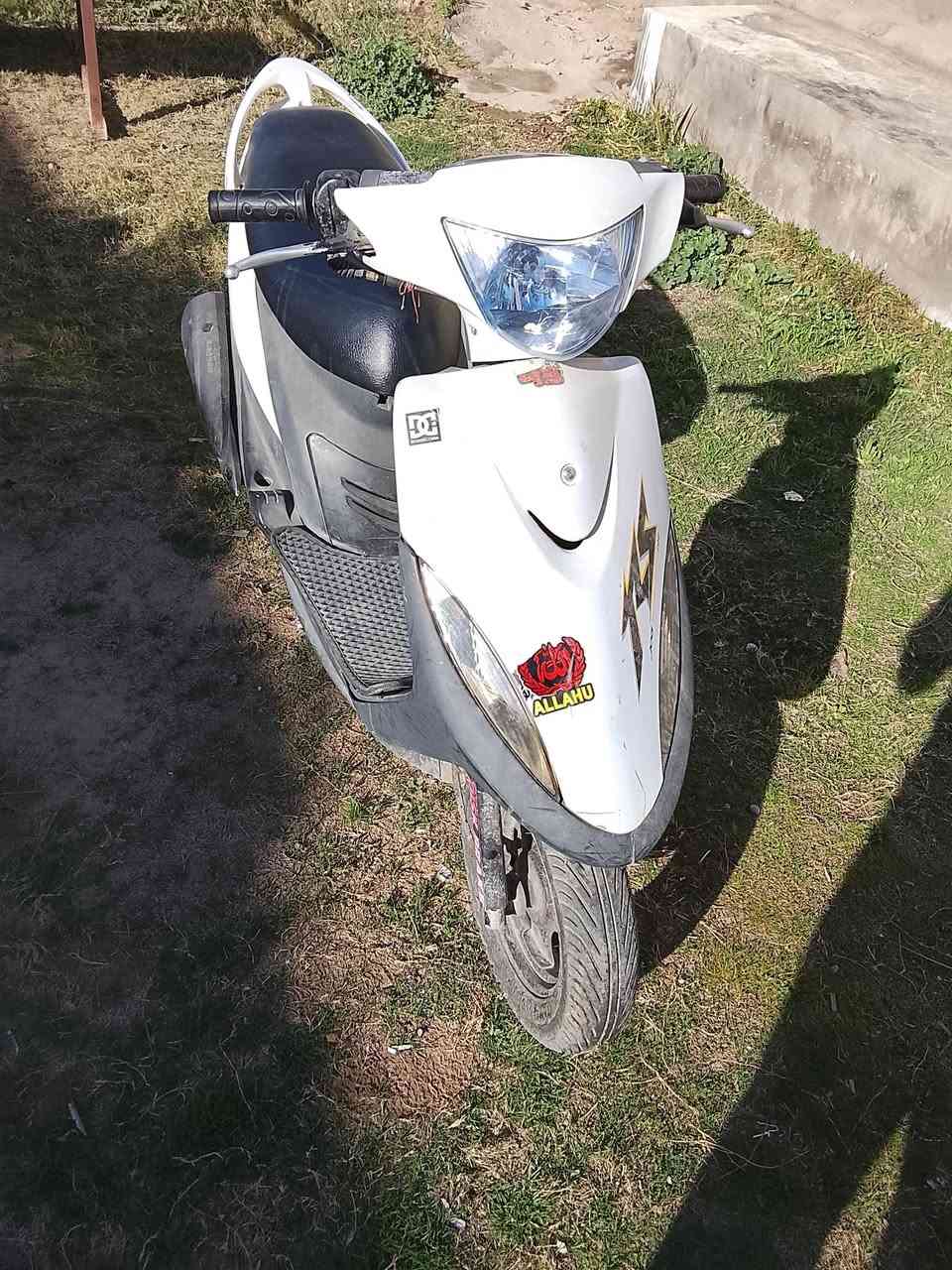 سلام عليكم دراجه ماكس للبيع دراجه صارله أقل من اربع اشهر نازله من رنبه الدراجه مكفوله كفاله عامه اوراق أصولي السعر ٨٠٠ وبيه مجال قليل المكان الدوره هور رجب 
الرقم الهاتف ***********
