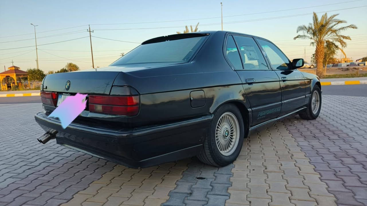 السلام عليكم BMW 735 موديل 91رقم بغداد ألماني 
مكينه مفتوح 6سلندر تبريد تخم تاير حداديه جديده العنوان واسط 
السعر 40بيه مجال
*********** الحال, واسط
