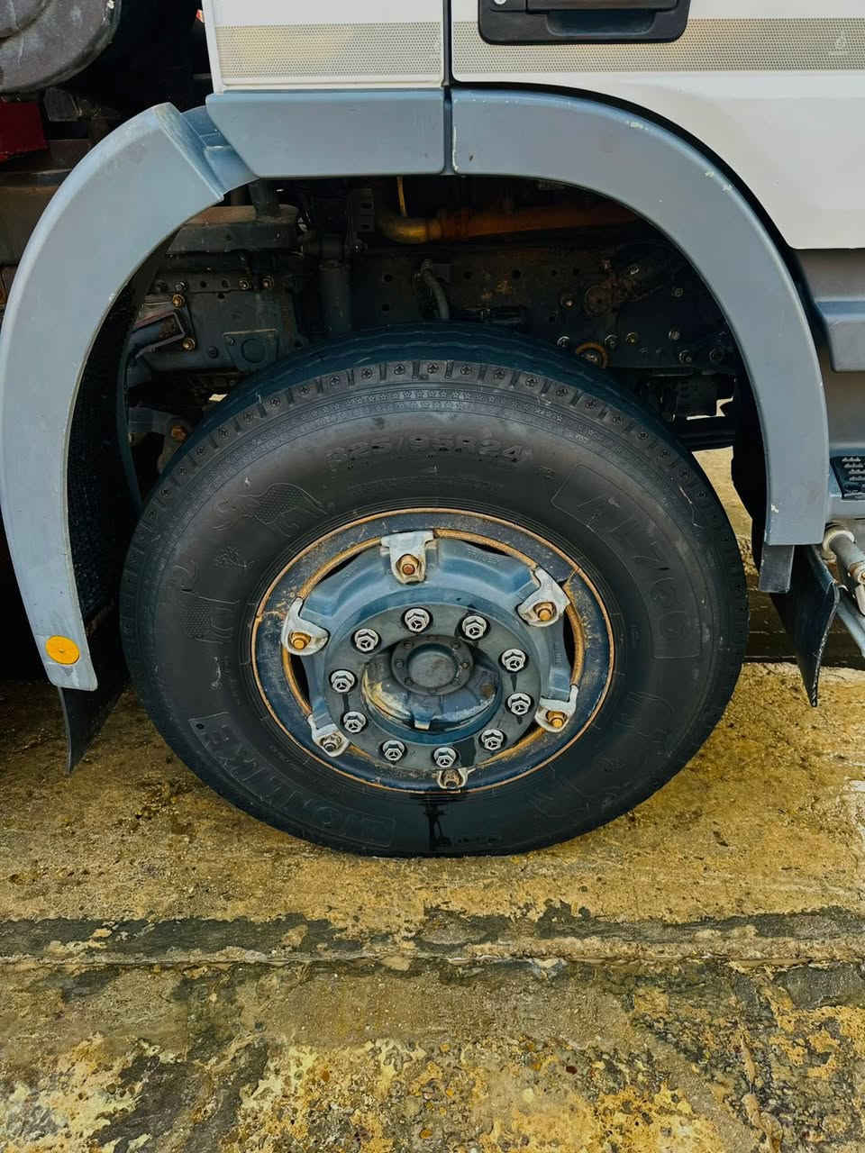 تايرات هنه وويالتهن وبراميغهن المانيات جدد مراوس ب ٢٢ ***********
