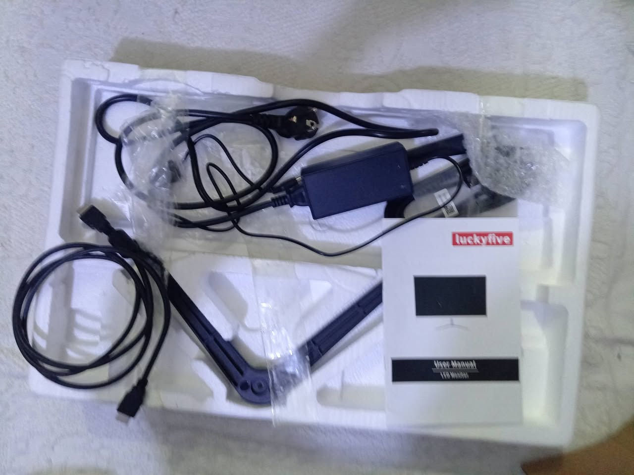 شاشه بهذا الشكل مااعرف كلشي بيها مثل ما موضح الصورة


**إذا كنت صاحب هذا الإعلان وتريد حذفه لأي سبب، رجاءا أرسل رسالة إلى الدعم الفني**