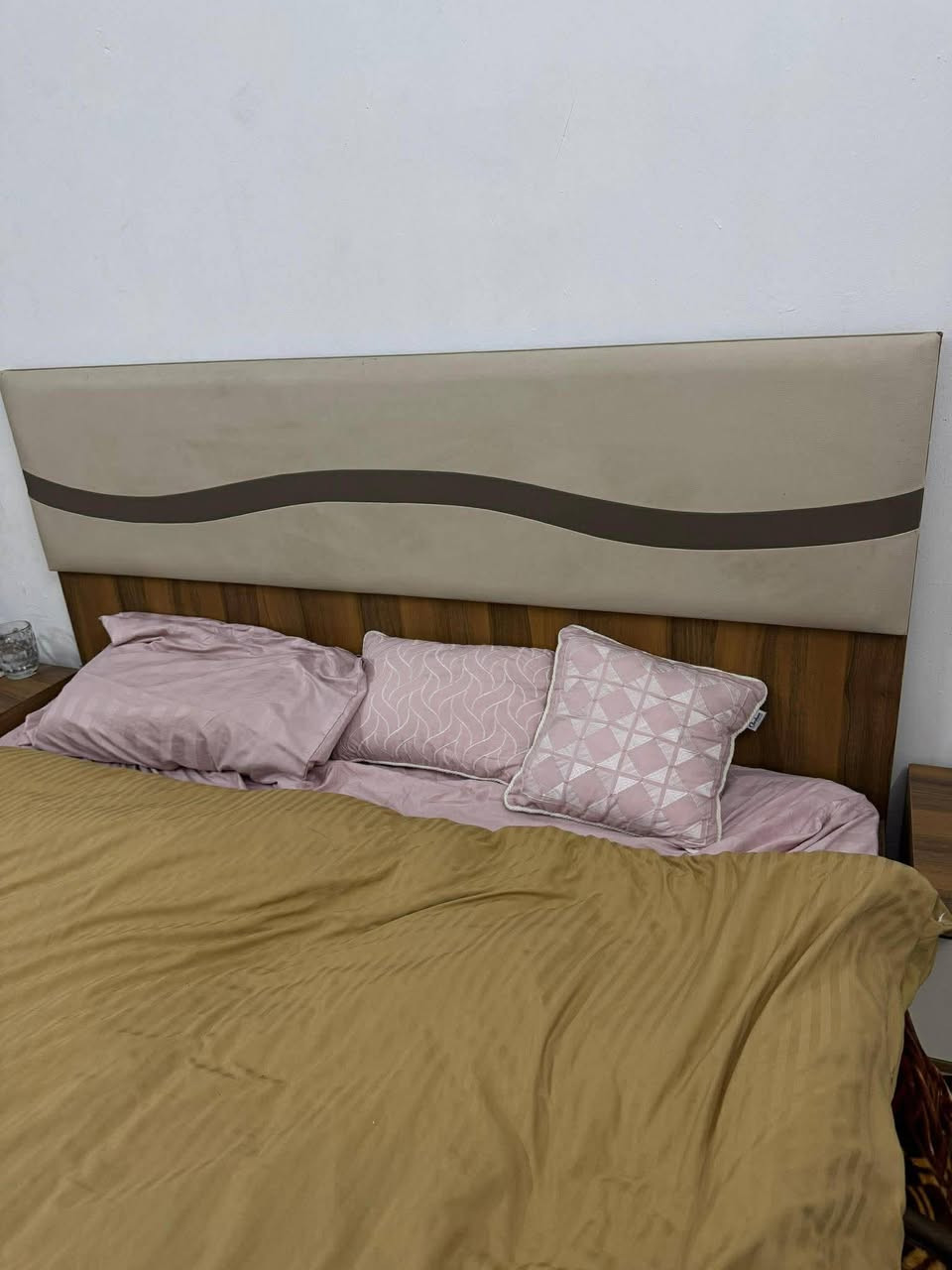 سبالت250 الواحد غرفه300 قنفتين وجربايه200 صوبه100 جهاز رياضه500 جديد كاونتر400 مكان المنصور ***********
