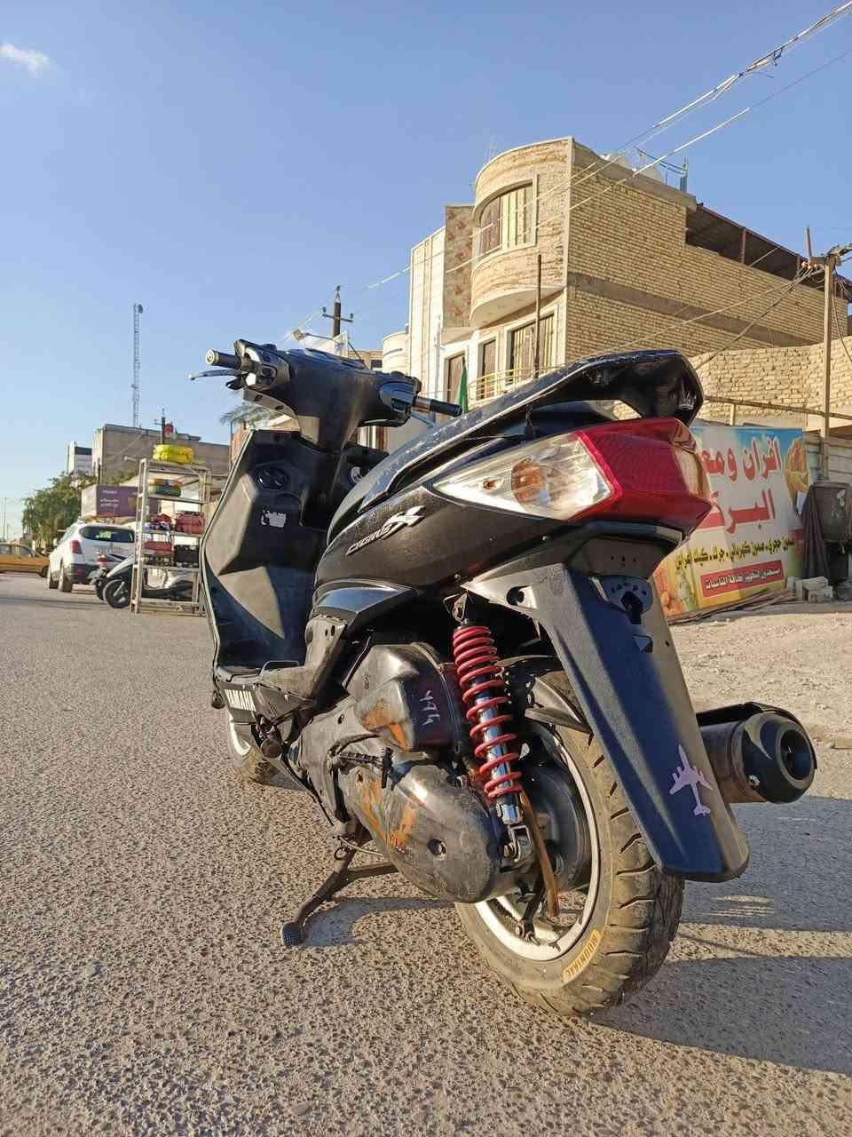 السلام عليكم سكنز فحل للبيع او مراوس بشي مرتب دراجه نوزل مكينه 58 شلعه و معدل دراجه دراجه كلشي ما بيها نقص بس العداد مال سرعه مادري فالته فيش أو عطلان مادري دراجه للبيع او مراوس مكاني بغداد ***********
