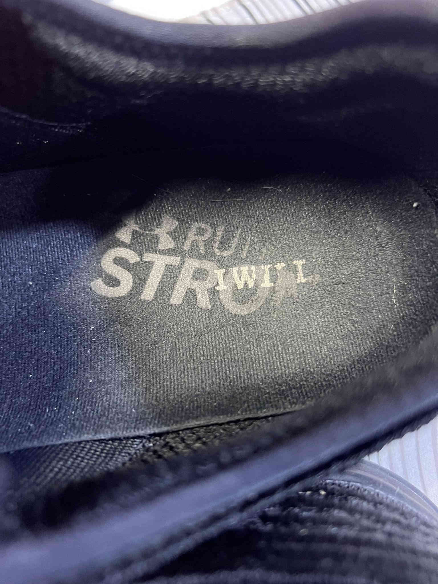 أندر إرمر اصلي  وزن ريشة وكاله صنع ڤيتنامي نضافه 💯 إذا مو اصلي مرجوع وي المندوب وبدون متدفع شي قياس 46 يلبس 45 
سعره 50 ألف قفل مع توصيل يصير 55 رجائاً💕💕
واتساب ***********
