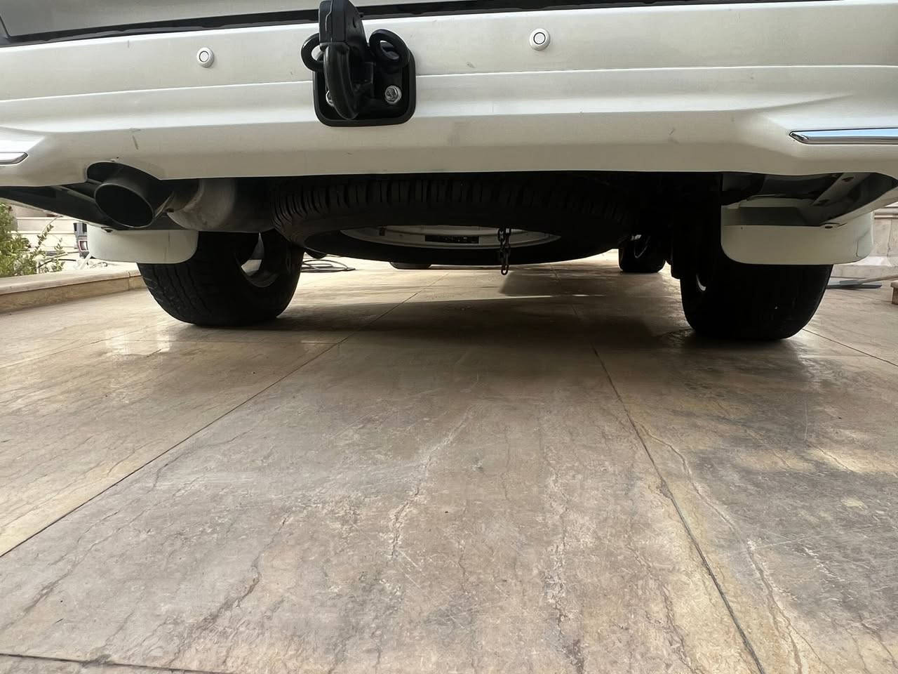 السلام عليكم 
لاند كروز 2012 
مكفوله كفاله عامه من كلشي حتى الدعاميات مكينه وكير مامفتوحات 
بريم أصل ام الطفايه 
ماشيه ١٥٤ حقيقي شرط الفحص لان السياره على ايدي من 2017 
رقم بغداد بأسمي تحويل مباشر 
السعر ٣٦٠ 
العنوان ناصريه مركز 
الرقم ***********
