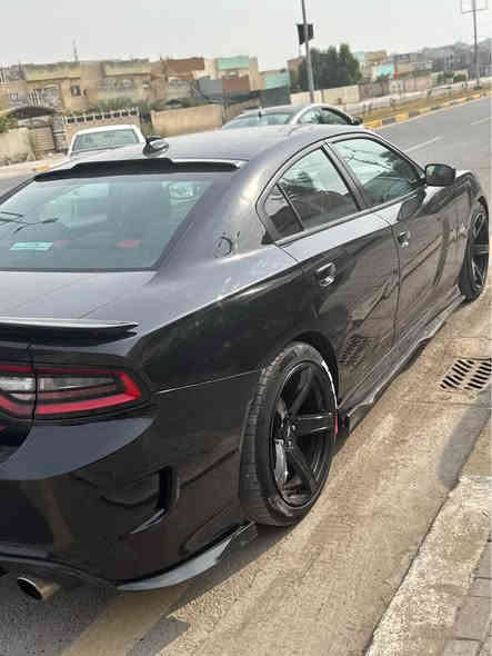 جارجر 2017 RT 5700 للبيع فول مواصفات عدا الفتحة حادثها موضح بالمنشور جداً بسيط وصار بيها هنا هم صبغ يعني 5 قطع فقط بدون ايرباك بس مال برده طاك وراجع الباقي كله سليم 
السيارة بدون لغد وبدون شاصي وكلش نظيفة وحلوة وعليها هواي اضافات لحاية دفيوزر srt بنيد مبدل srt لد داخل المازده متغير الالوان على التلفون يشتغل  ولد داخل السيارة اكثر من 40 لون السيارة عليها برمجة يم غيث طلقات وفصلة وفتح رون وسيفتي كاملة للسيارة 
كلشي مناقصها وسعرها مناسب لان مابيها دواخل ولا ايرباك 
ملاحظة السيارة صوتها بلادي وكلش حلو وقوي 
مكان السيارة بغداد حي الجهاد
***********
السعر 167 وبيها مجال شي كلش كلش بسيط حك الجية بغداد
